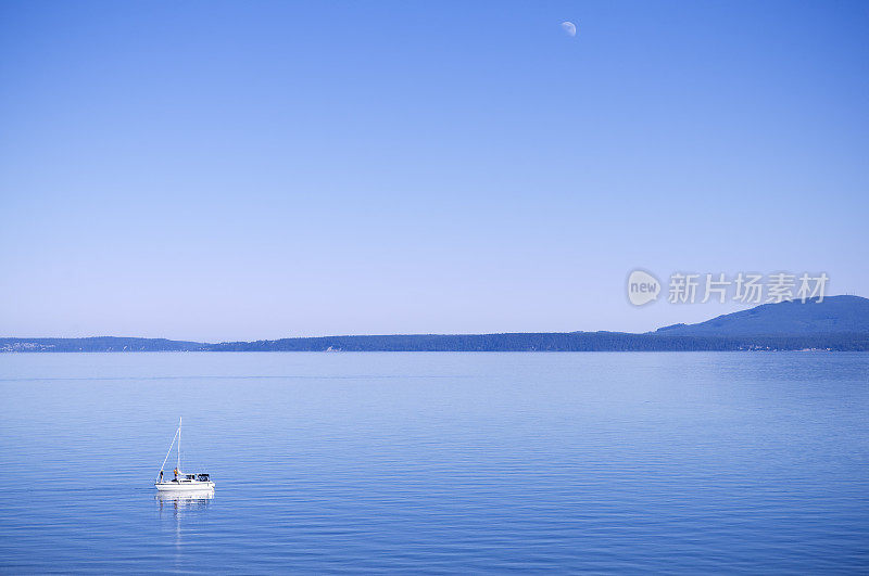 平静的水面上