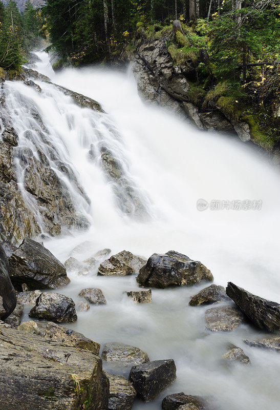 瑞士Lenk的Simmenfalle瀑布