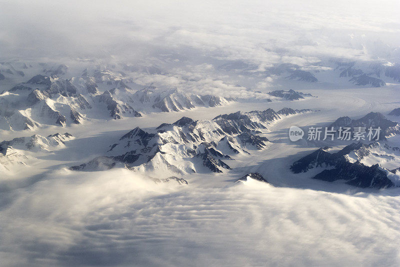 格陵兰山和雪