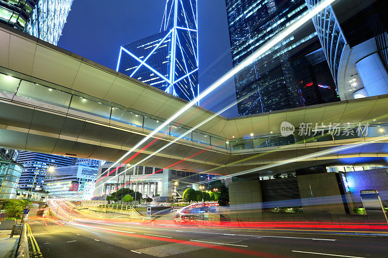 夜间城市的交通状况