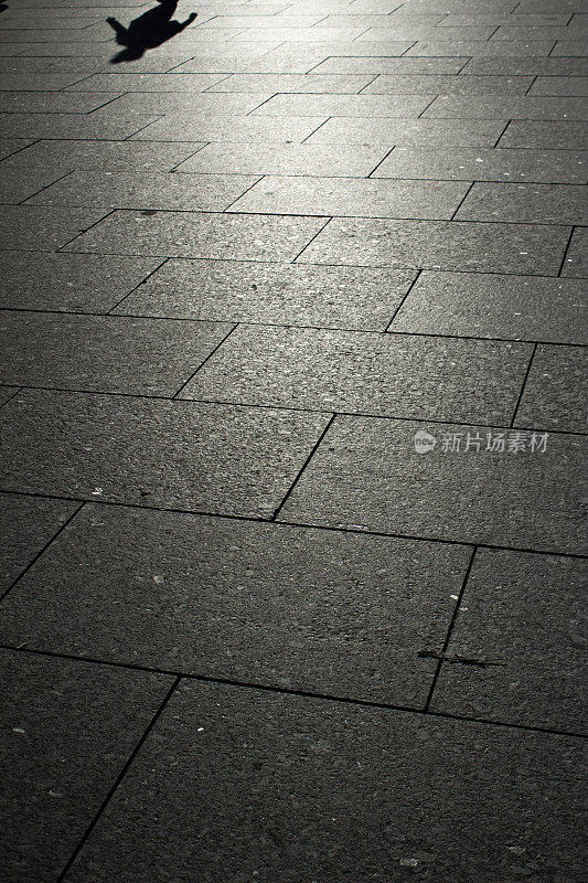 斯特拉斯堡城市广场上的人影