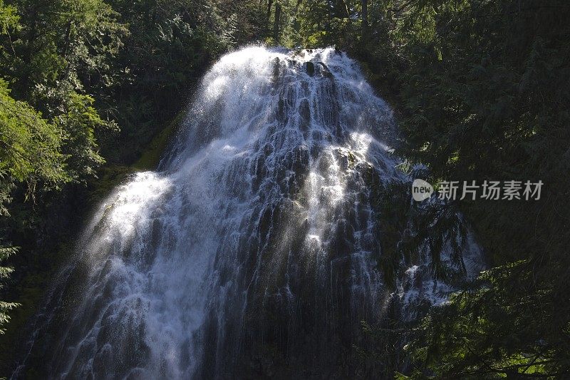 飞流瀑布