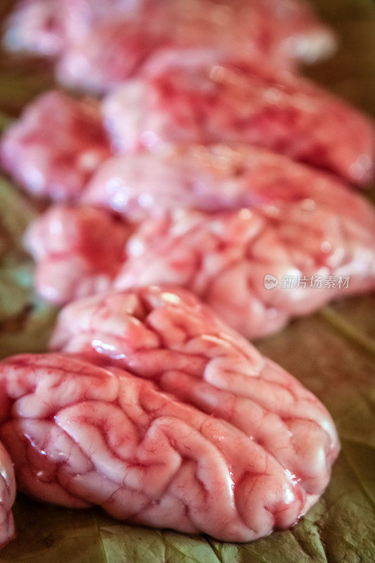 柬埔寨市场上出售的新鲜动物脑