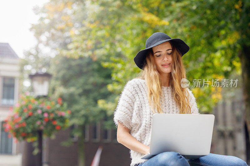 女大学生从事思想工作