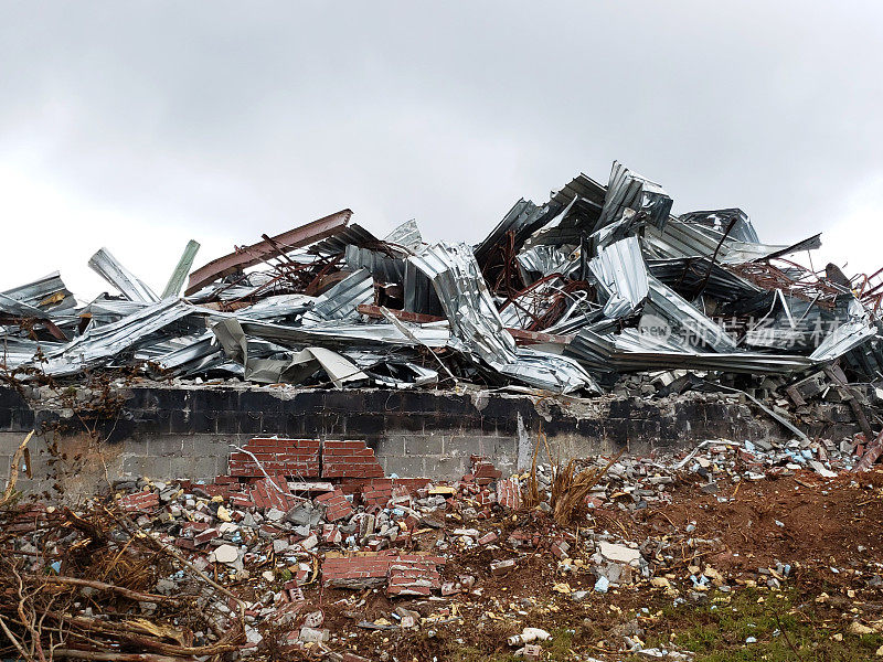 灾害，建筑工业，一堆废金属-碎石背景