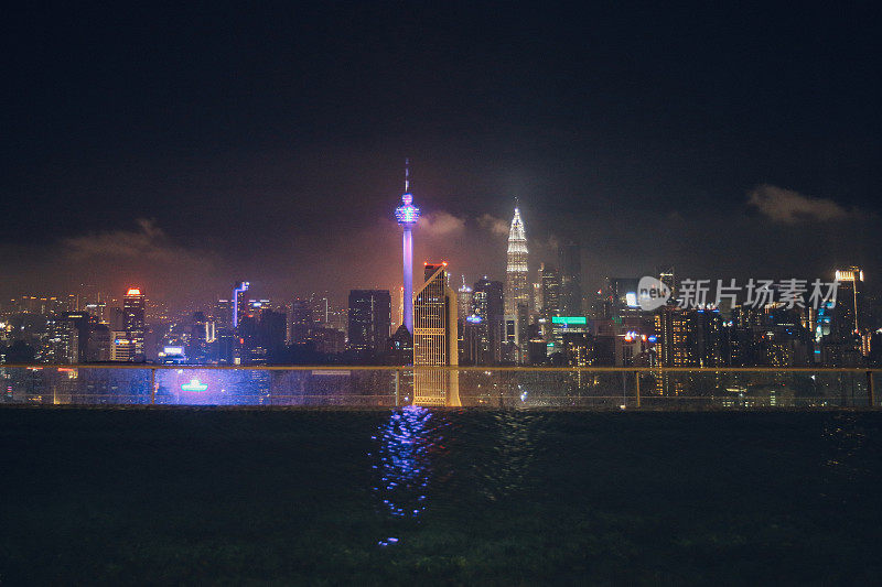 吉隆坡，马来西亚的屋顶夜景全景