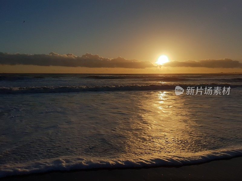 海上日出