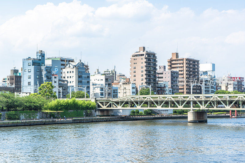 滨水公寓，酒店，写字楼，日本东京Sumida河全景