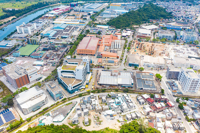 从上空鸟瞰香港的仓库、仓库或工业工厂或物流中心