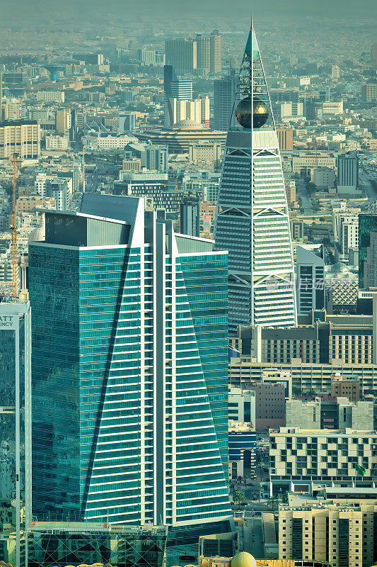 沙特阿拉伯利雅得市中心的摩天大楼