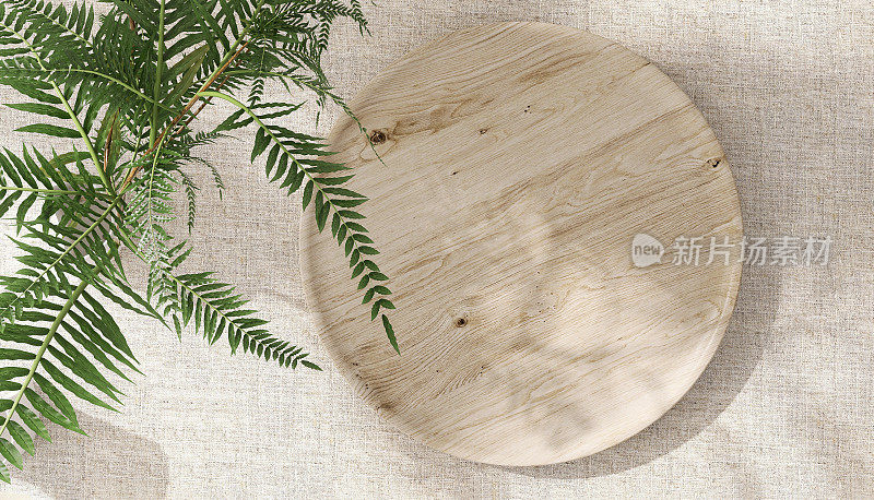 俯视图最小的现代木制圆形托盘讲台上米色亚麻布桌子柜台，绿色热带蕨类在阳光下，叶影背景