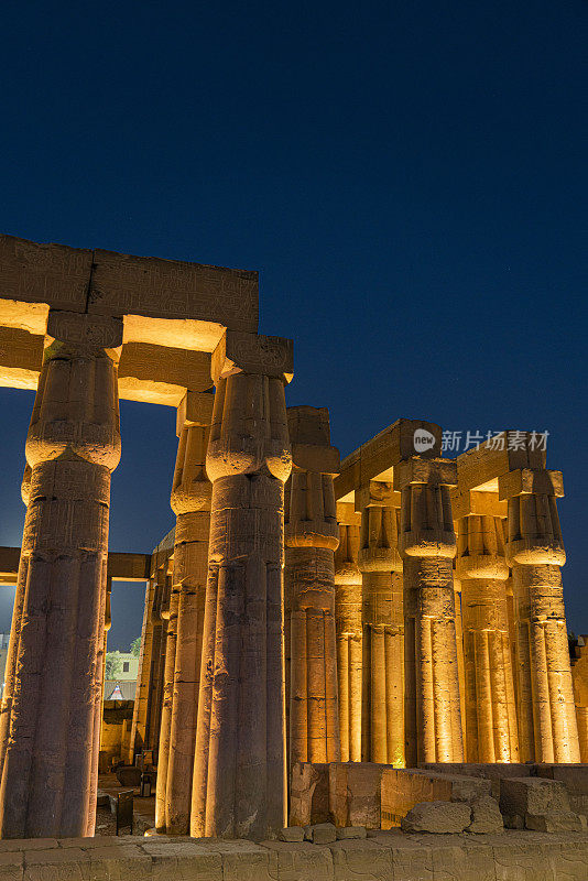 夜晚的埃及卢克索神庙