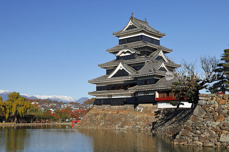 11月:国家宝藏松本城堡，日本，长野县，松本，长野县