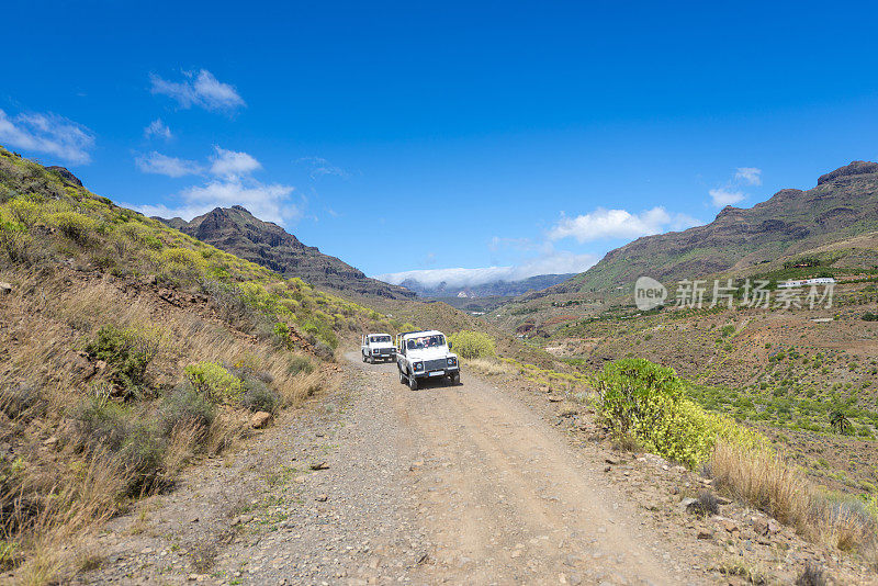 火山脚下的风景和大加那利岛的吉普车之旅。