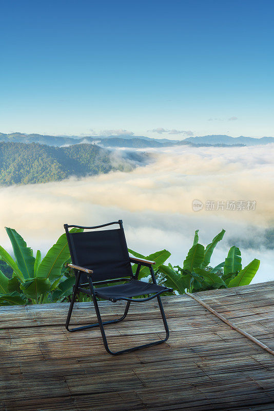 泰国清迈，美丽的风景在一个雾蒙蒙的早晨。