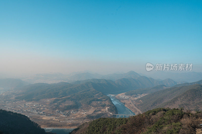 河流和山脉