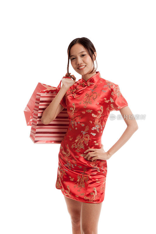 亚洲女孩穿着中国旗袍和购物袋