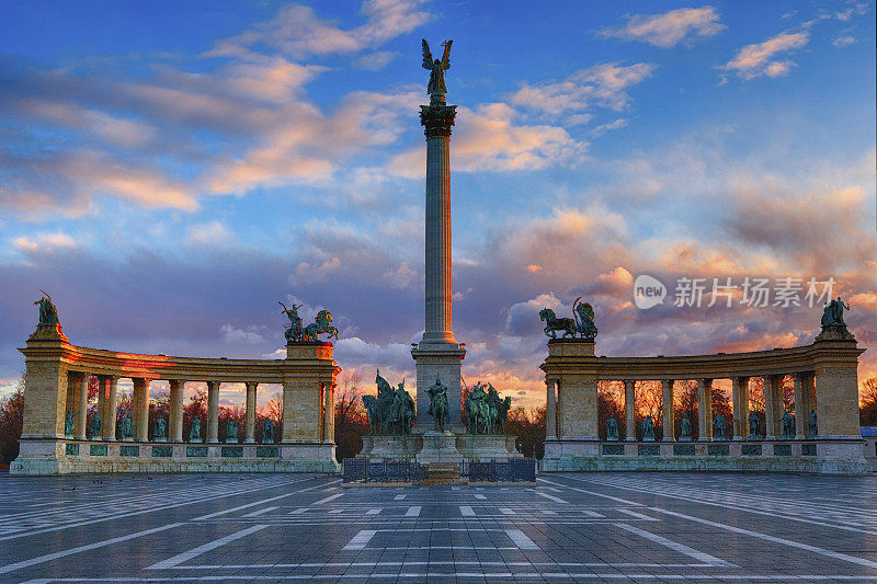布达佩斯英雄广场的日落