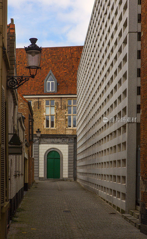 比利时布鲁日的哥特式老建筑街道