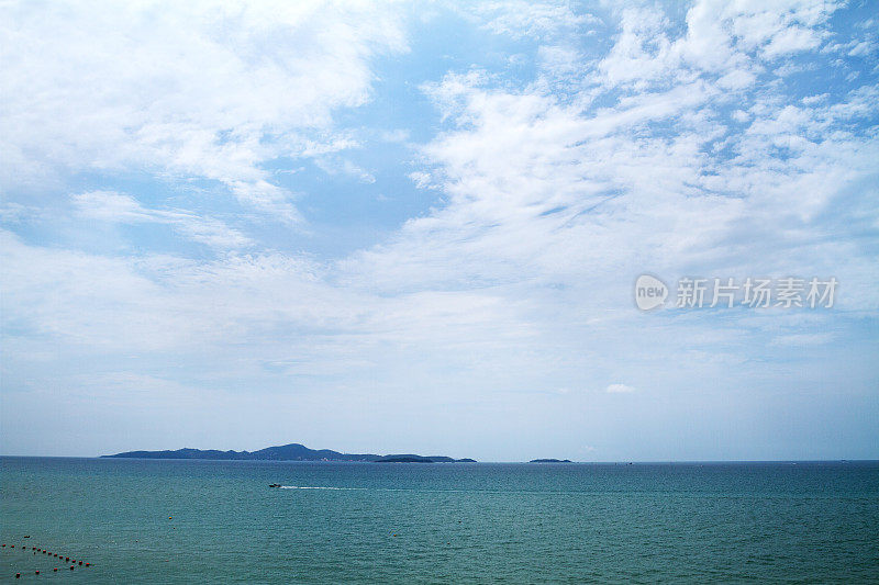 以高兰为背景的泰国湾全景图