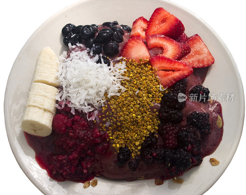 营养巴西莓碗，草莓，香蕉，椰子，健康食品