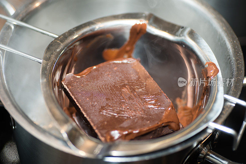 用蒸汽融化巧克力