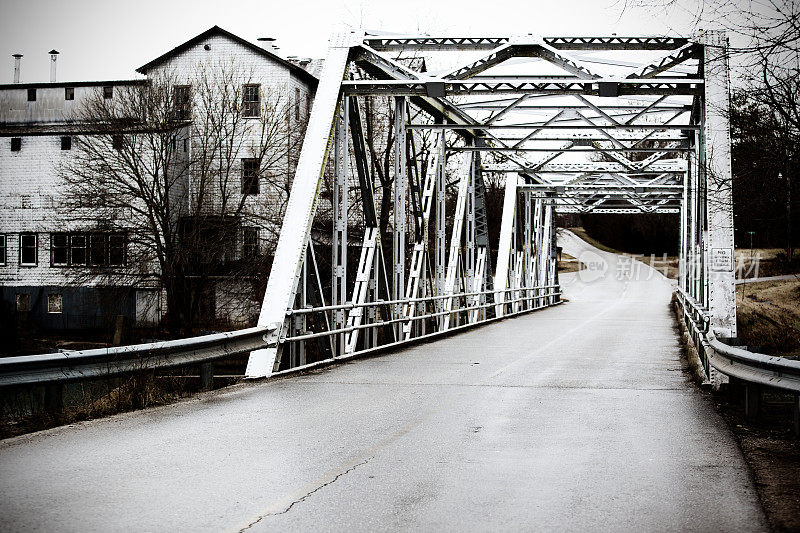 老式河轧机钢桥