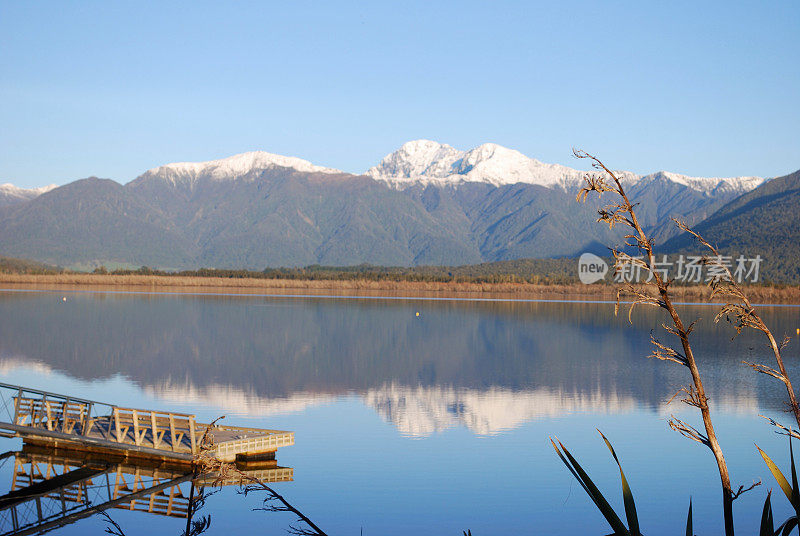 布龙纳湖，莫阿纳，新西兰