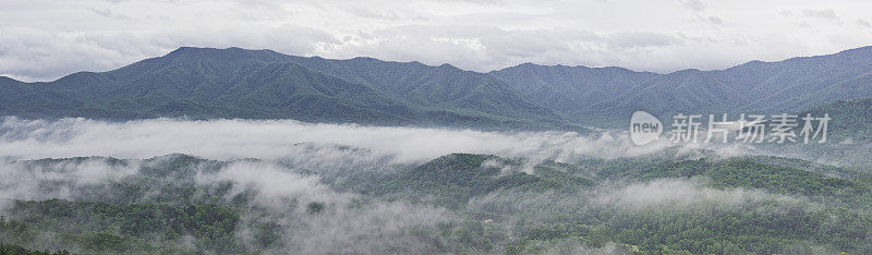 烟雾山晨雾全景