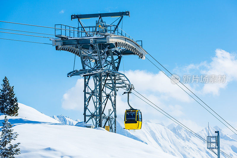 滑雪胜地的缆车