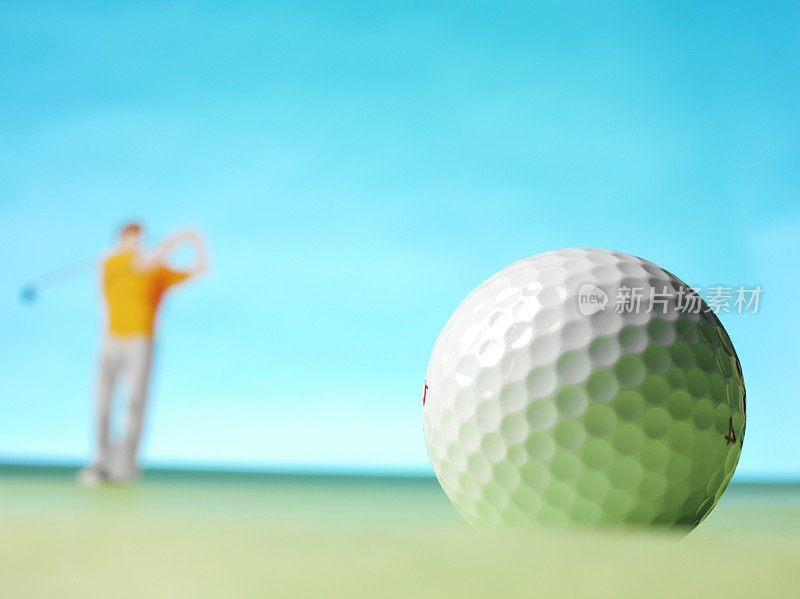 高尔夫球与高尔夫球手和蓝色背景