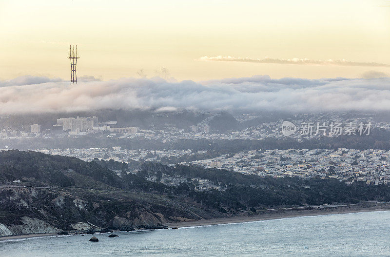 旧金山日出和西区的低雾