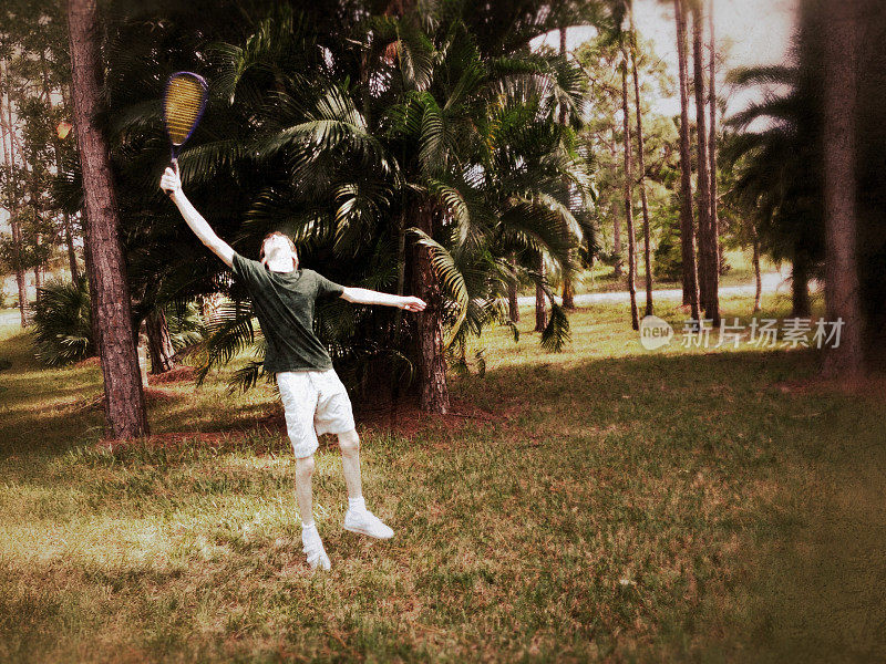 少年打羽毛球