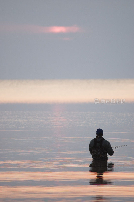 休伦湖的钓鱼黎明
