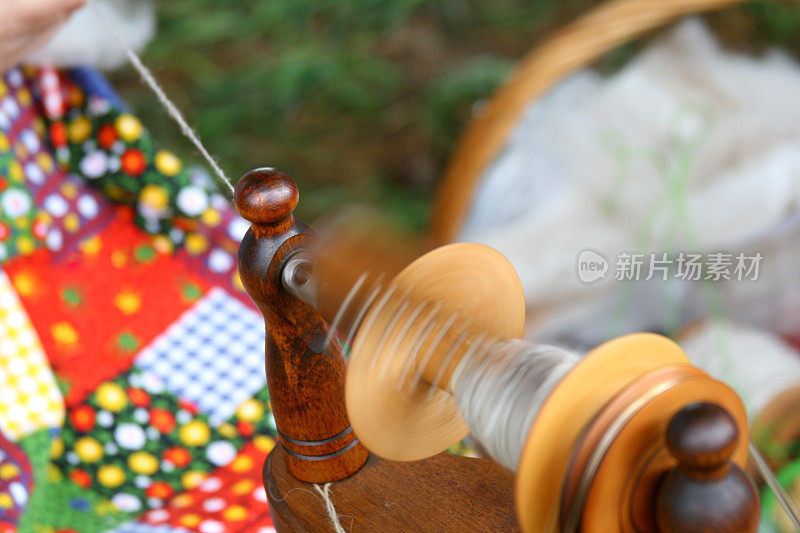 锭子端:纺纱时的纺车