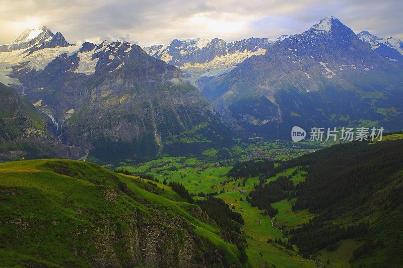 格林德沃阿尔卑斯山谷全景，艾格和蒙奇景观，瑞士阿尔卑斯山
