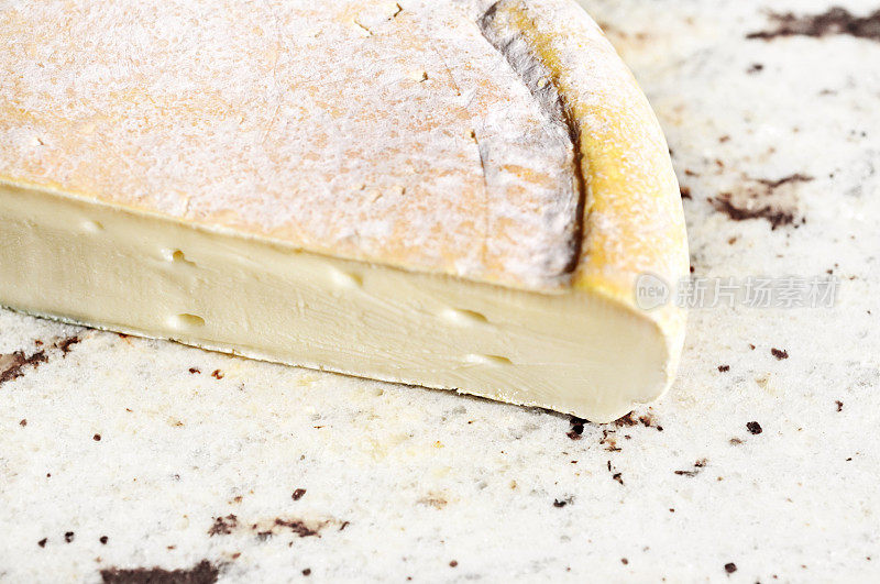 来自阿尔卑斯山的法国雷布龙奶酪