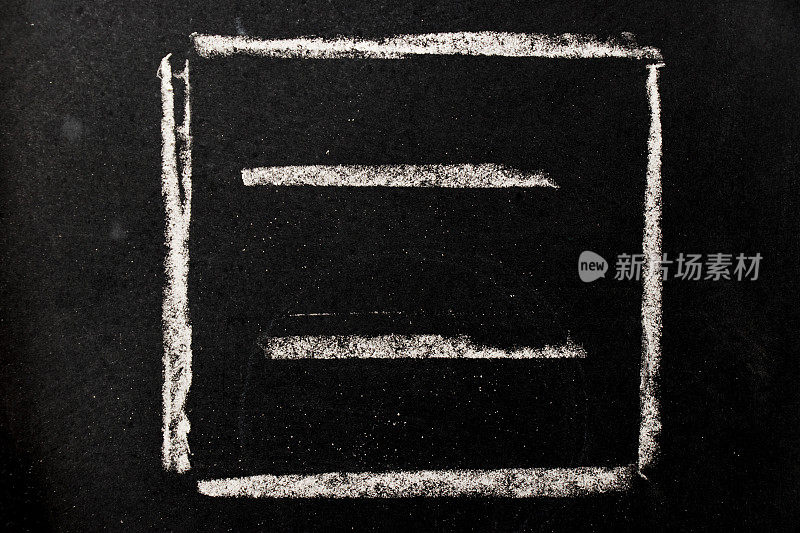 在黑板的背景上用粉笔画成空白的印章或印章的方形