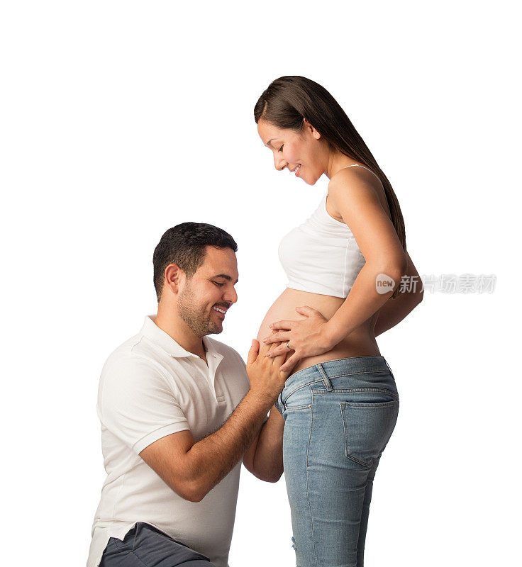 幸福老公抱着老婆怀孕的肚子