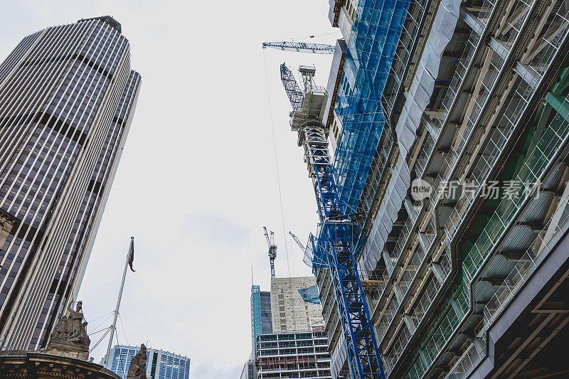 公司的建筑。伦敦的摩天大楼和城市建筑工地