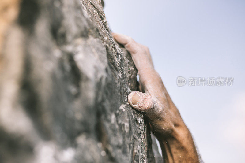 手登山者的细节。