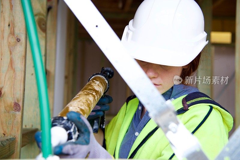 SYD112017实习女建筑工人工作