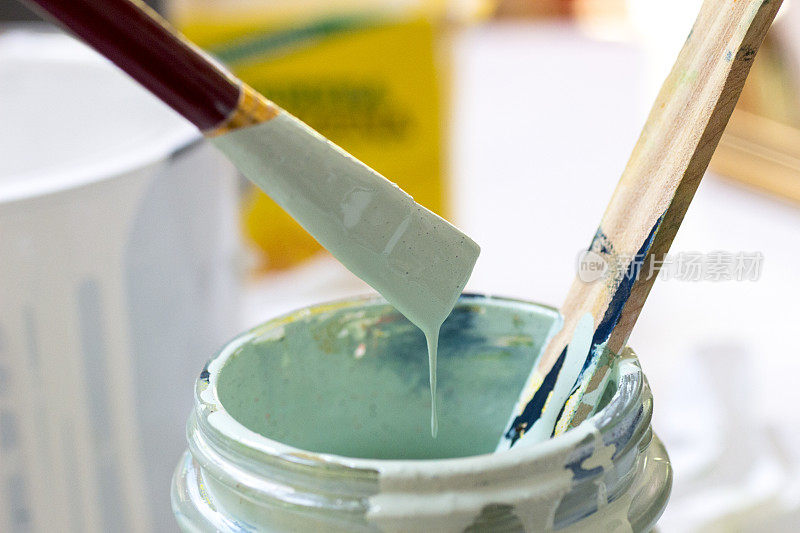 油漆，油漆刷和油漆罐