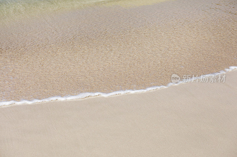 安提瓜和巴布达加勒比海滩的沙子和海浪