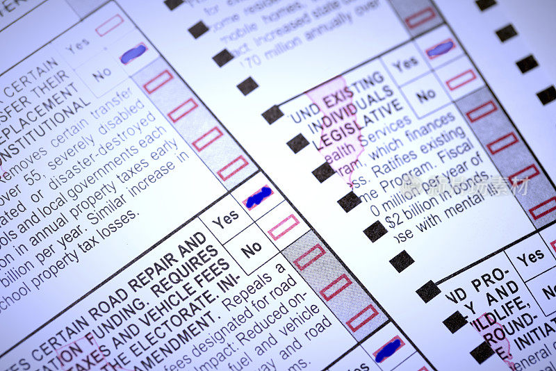 投票:邮寄候选人和措施的缺席投票