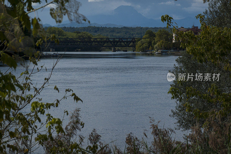 更大的Lake