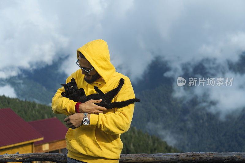 动物爱黑猫人