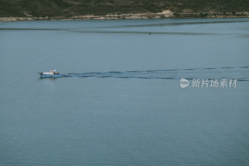 渔船移动空中看