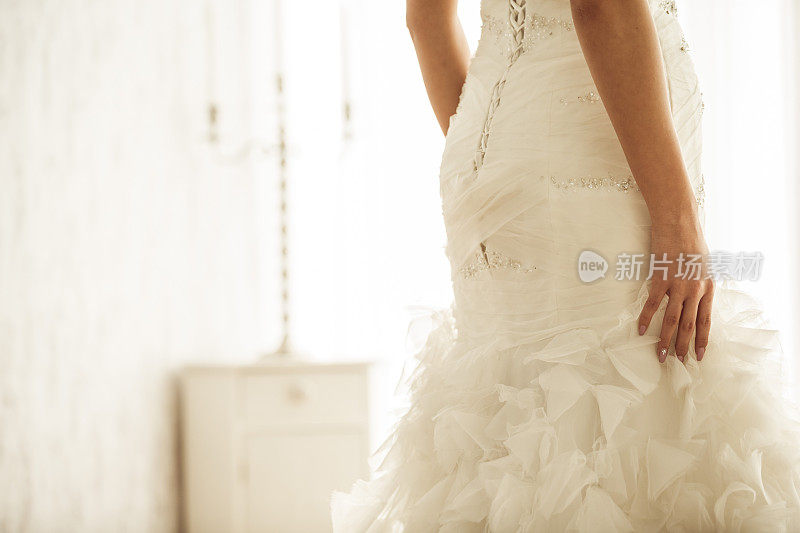 复制空间拍摄的新娘在一个美丽的婚纱