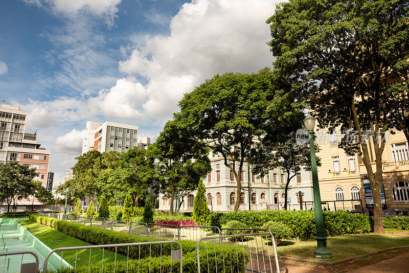 巴西米纳斯吉拉斯州贝洛奥里藏特市自由广场